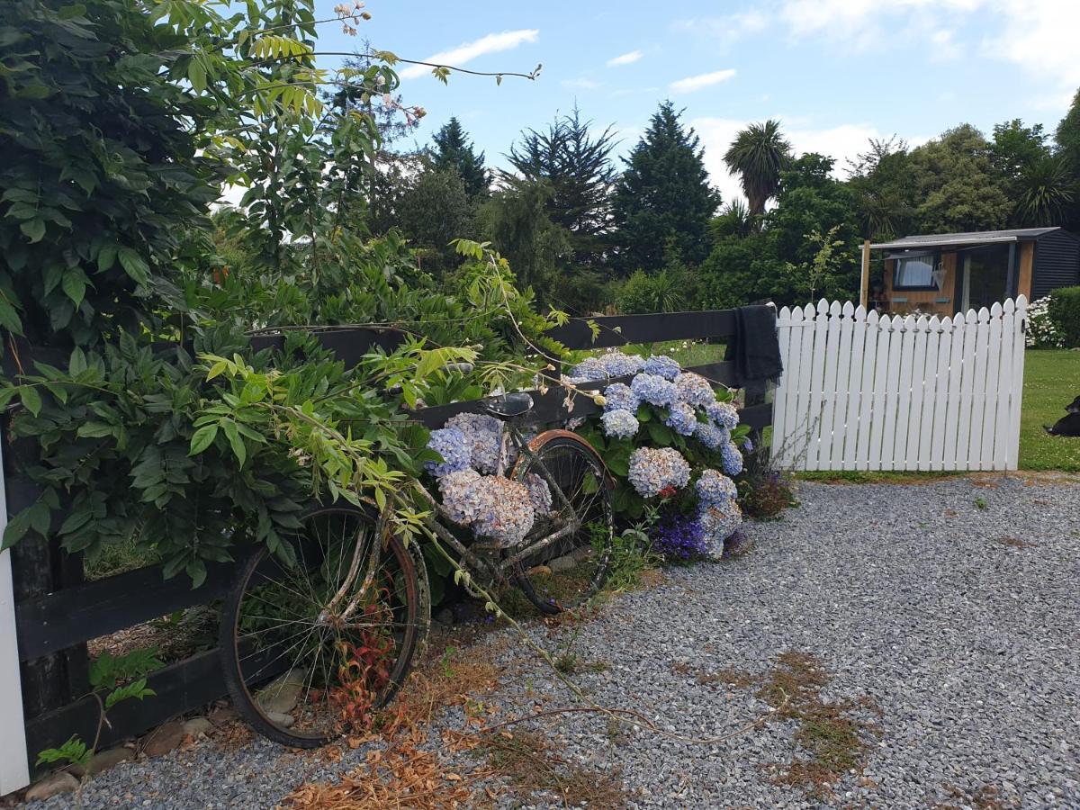 Cabins On Tudor Bed & Breakfast Motueka Exterior photo