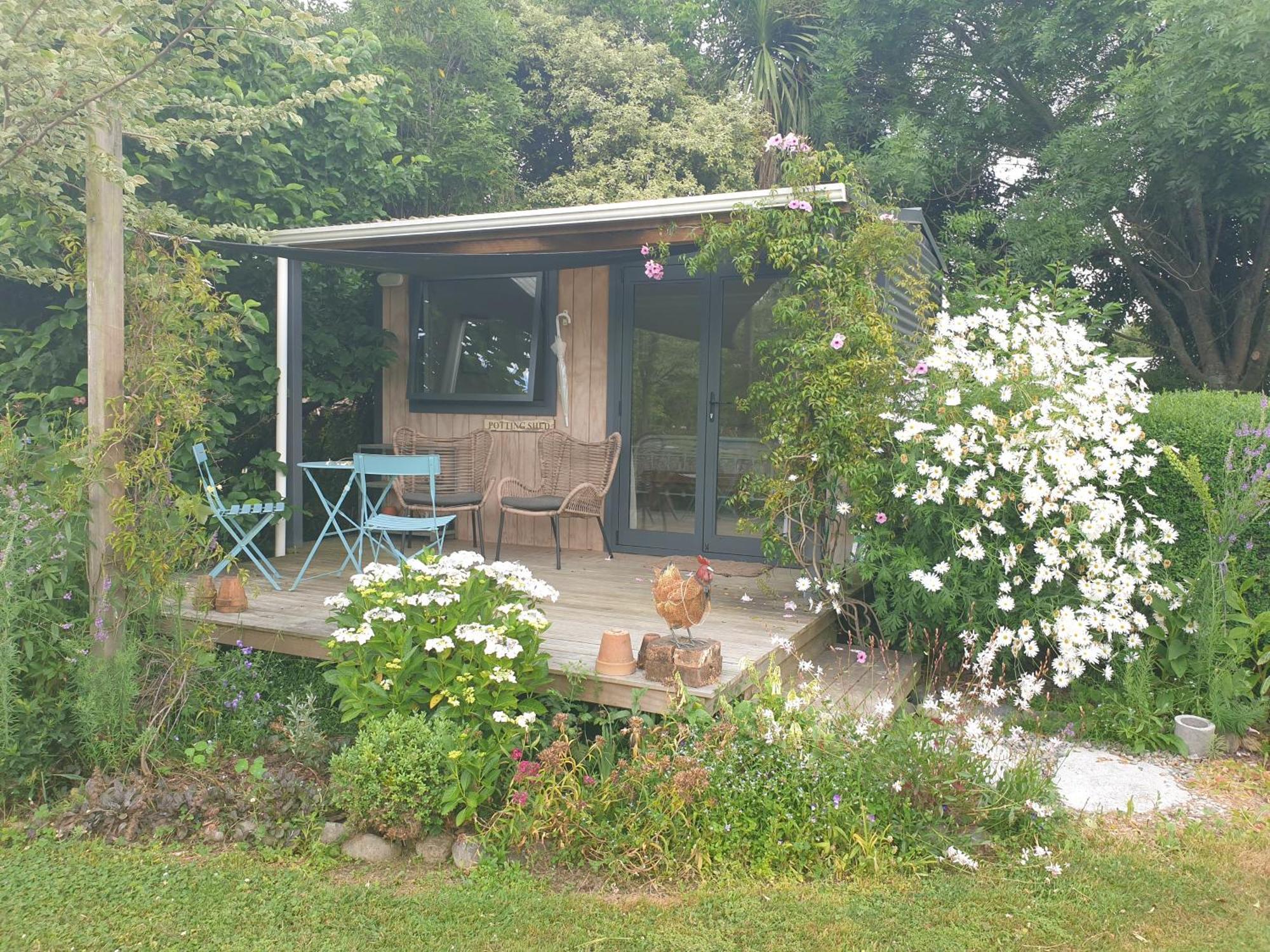 Cabins On Tudor Bed & Breakfast Motueka Exterior photo